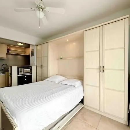 Le Dulys : 2 Prs, Vue Mer, Clim, 2 Min Plages Lägenhet Antibes